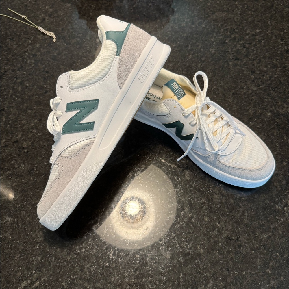 New Balance White and Teal Casual Shoes